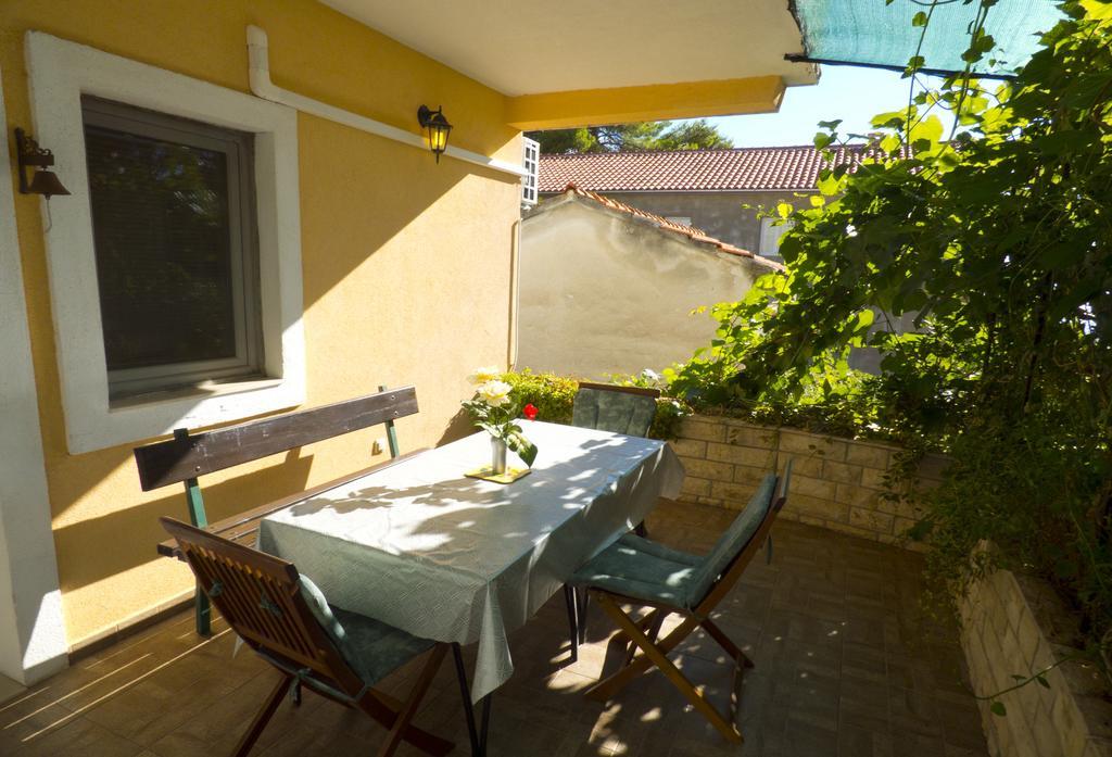 Apartments Plaza Ivan Dolac Chambre photo