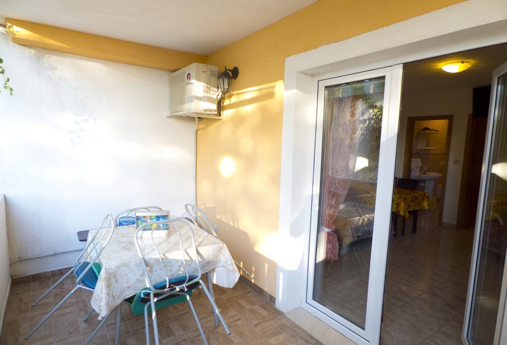Apartments Plaza Ivan Dolac Chambre photo