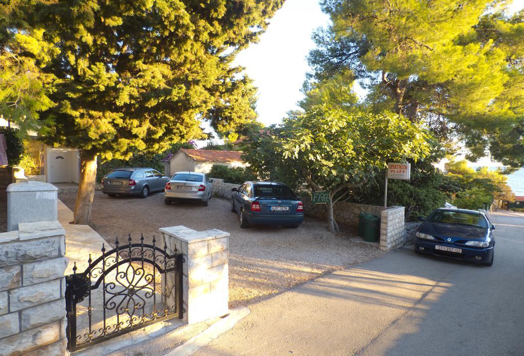 Apartments Plaza Ivan Dolac Extérieur photo